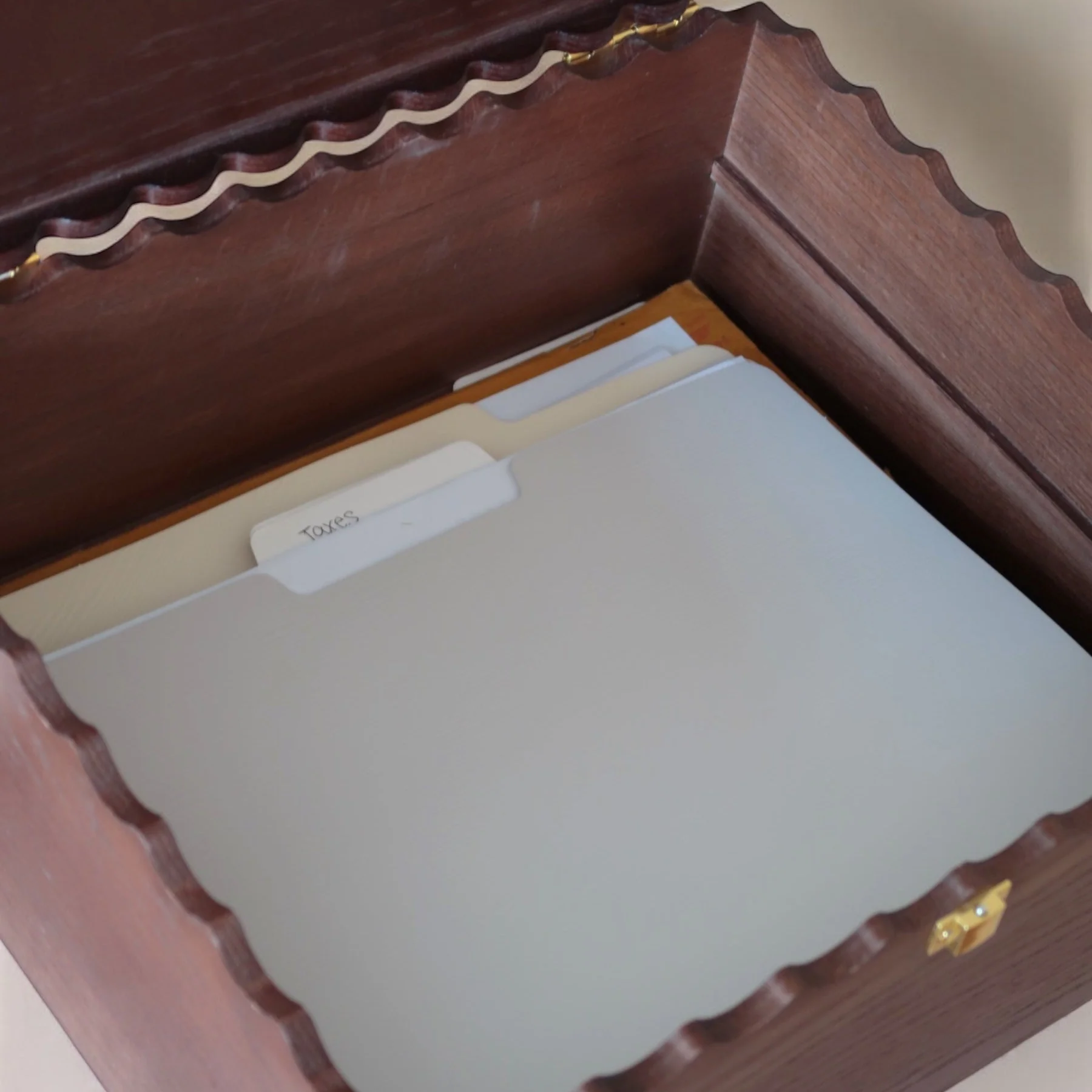 The 2-in-1 Keepsake Case (Earlier Version) - Image 8